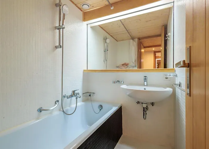 شقة Superbe Appartement, En 2 Parties, Au Centre D'anzere